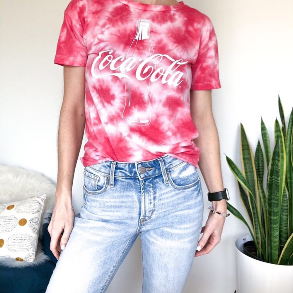 ☀️☀️☀️ 4/$20 Coca Cola tie dye tee!